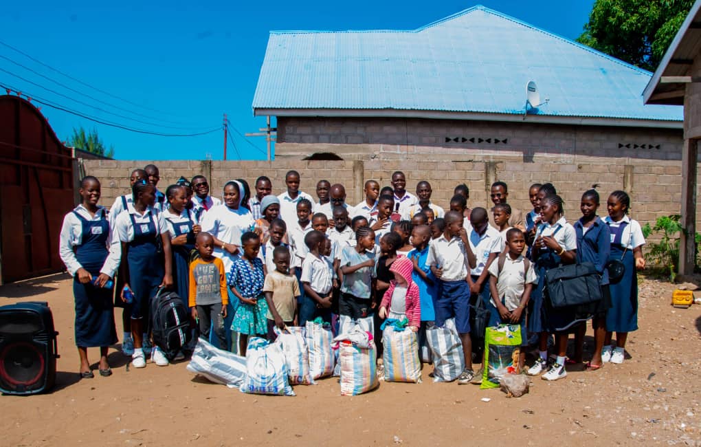 Kalemie : L’institut André Kaseba visite l’orphelinat Beaux rêves.